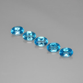 カラットの天然スイスブルートパーズ（7.1×5.1 mm・オーバルカット）
