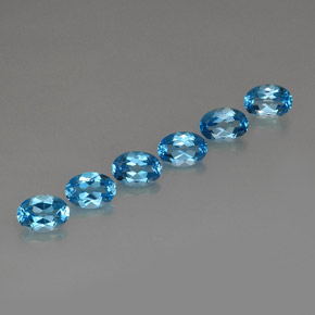 カラットの天然スイスブルートパーズ（7×5 mm・オーバルカット）