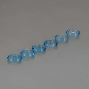 カラットの天然スイスブルートパーズ（7×5 mm・オーバルカット）