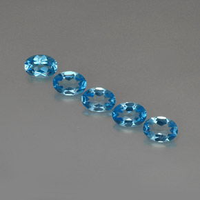 カラットの天然スイスブルートパーズ（7.1×5.1 mm・オーバルカット）
