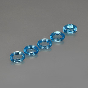 カラットの天然スイスブルートパーズ（7.1×5.1 mm・オーバルカット）