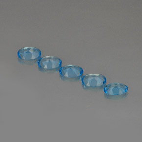 カラットの天然スイスブルートパーズ（7.1×5.1 mm・オーバルカット）