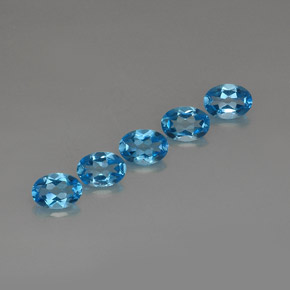 カラットの天然スイスブルートパーズ（7×5 mm・オーバルカット）