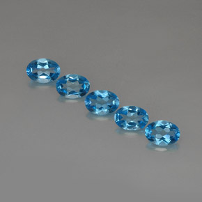 カラットの天然スイスブルートパーズ（7×5 mm・オーバルカット）