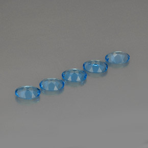 カラットの天然スイスブルートパーズ（7×5 mm・オーバルカット）