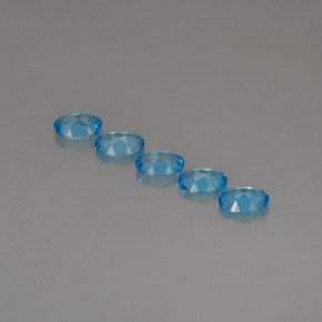 カラットの天然スイスブルートパーズ（7×5 mm・オーバルカット）