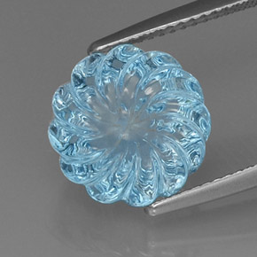 8.90カラットの天然スイスブルートパーズ（11.8×11.8 mm・ファンシーシェイプ）
