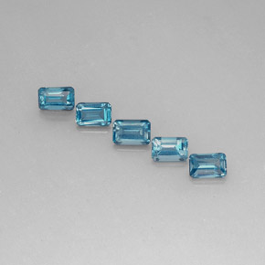 カラットの天然ロンドンブルートパーズ（5.9×4 mm・エメラルドカット）