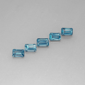 カラットの天然ロンドンブルートパーズ（5.9×4 mm・エメラルドカット）
