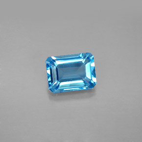 1.99カラットの天然スイスブルートパーズ（8.1×6.1 mm・エメラルドカット）