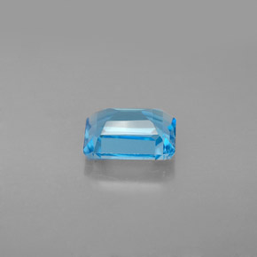 1.99カラットの天然スイスブルートパーズ（8.1×6.1 mm・エメラルドカット）