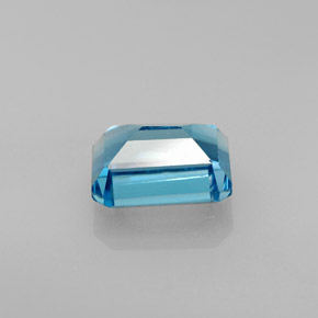 2.25カラットの天然スイスブルートパーズ（8.1×6 mm・エメラルドカット）