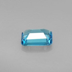 1.73カラットの天然スイスブルートパーズ（8.1×6 mm・エメラルドカット）