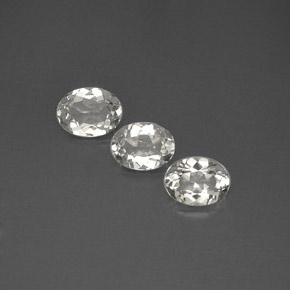 カラットの天然ホワイトトパーズ（8.1×6.2 mm・オーバルカット）
