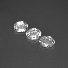 カラットの天然ホワイトトパーズ（8.3×6.3 mm・オーバルカット）