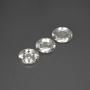 カラットの天然ホワイトトパーズ（8.3×6.3 mm・オーバルカット）