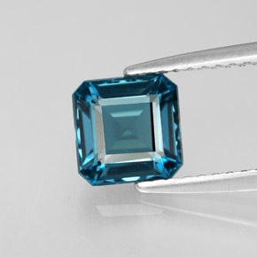1.66カラットの天然ロンドンブルートパーズ（6.4×6.3 mm・エメラルドカット）
