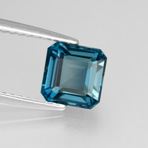 1.66カラットの天然ロンドンブルートパーズ（6.4×6.3 mm・エメラルドカット）