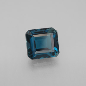 2.49カラットの天然ロンドンブルートパーズ（7.8×7.2 mm・エメラルドカット）