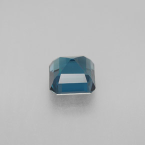 2.14カラットの天然ロンドンブルートパーズ（6.9×6.5 mm・エメラルドカット）