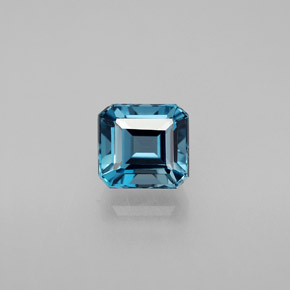 1.85カラットの天然ロンドンブルートパーズ（6.5×6 mm・エメラルドカット）