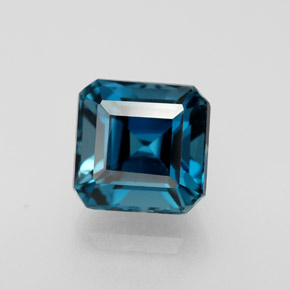 2.38カラットの天然ロンドンブルートパーズ（7×6.8 mm・エメラルドカット）