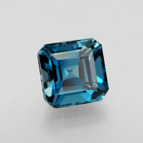 2.38カラットの天然ロンドンブルートパーズ（7×6.8 mm・エメラルドカット）