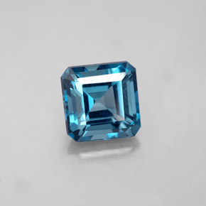 2.42カラットの天然ロンドンブルートパーズ（7.3×7.3 mm・エメラルドカット）