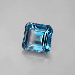 2.53カラットの天然ロンドンブルートパーズ（7.4×7.2 mm・エメラルドカット）