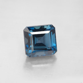 2.63カラットの天然ロンドンブルートパーズ（7.3×7 mm・エメラルドカット）