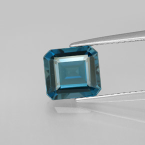 2.71カラットの天然ロンドンブルートパーズ（8.2×7.6 mm・エメラルドカット）
