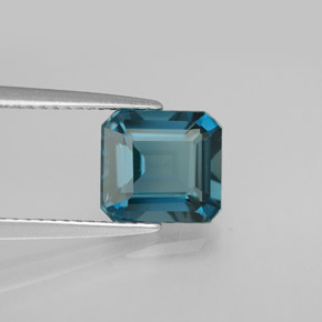 2.71カラットの天然ロンドンブルートパーズ（8.2×7.6 mm・エメラルドカット）