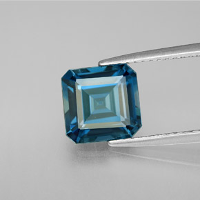 2.80カラットの天然ロンドンブルートパーズ（8.3×8.1 mm・エメラルドカット）