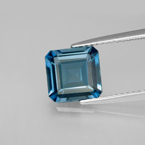 2.58カラットの天然ロンドンブルートパーズ（8.2×8 mm・エメラルドカット）