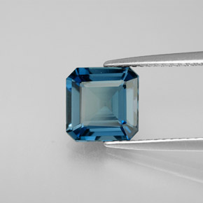 2.37カラットの天然ロンドンブルートパーズ（7.9×7.8 mm・エメラルドカット）