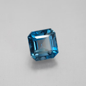 2.15カラットの天然ロンドンブルートパーズ（6.8×6.5 mm・エメラルドカット）