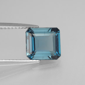 2.30カラットの天然ロンドンブルートパーズ（8.1×7.5 mm・エメラルドカット）