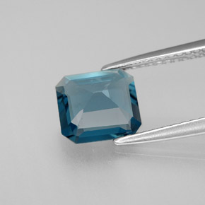 1.98カラットの天然ロンドンブルートパーズ（7.8×7.3 mm・エメラルドカット）