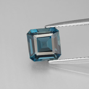 2.10カラットの天然ロンドンブルートパーズ（7.3×7.3 mm・エメラルドカット）