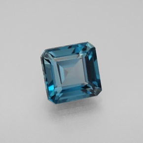 2.95カラットの天然ロンドンブルートパーズ（7.9×7.8 mm・エメラルドカット）