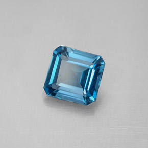 2.50カラットの天然ロンドンブルートパーズ（8.1×7.8 mm・エメラルドカット）