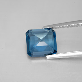 2.50カラットの天然ロンドンブルートパーズ（8.1×7.8 mm・エメラルドカット）