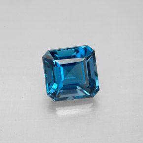 2.31カラットの天然ロンドンブルートパーズ（7.3×7.3 mm・エメラルドカット）