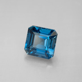 2.31カラットの天然ロンドンブルートパーズ（7.3×7.3 mm・エメラルドカット）
