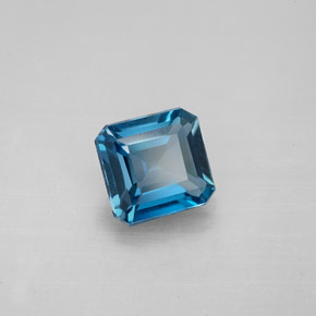 1.60カラットの天然ロンドンブルートパーズ（7×6.6 mm・エメラルドカット）