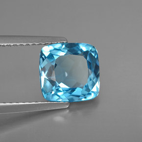 2.86カラットの天然ロンドンブルートパーズ（8×7.8 mm・クッションカット）