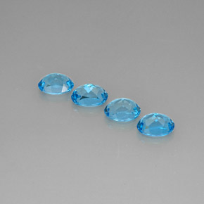 カラットの天然スイスブルートパーズ（7.8×6 mm・オーバルカット）