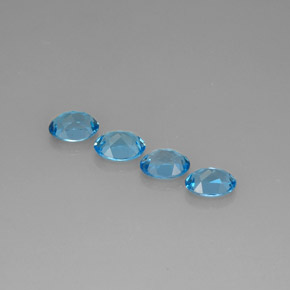 カラットの天然スイスブルートパーズ（7.9×6 mm・オーバルカット）