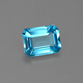 1.70カラットの天然スイスブルートパーズ（8×6.1 mm・エメラルドカット）
