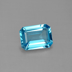 1.55カラットの天然スイスブルートパーズ（8.1×6.1 mm・エメラルドカット）
